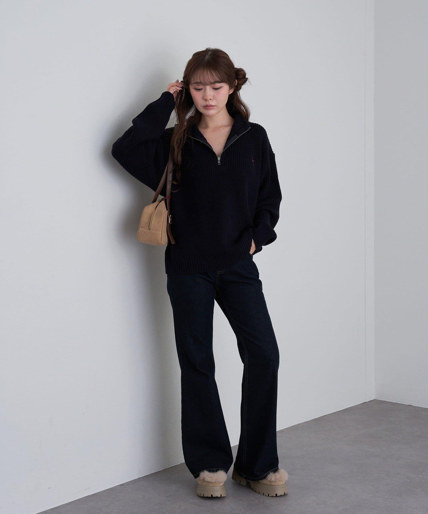 立領胸部刺繡針織衫