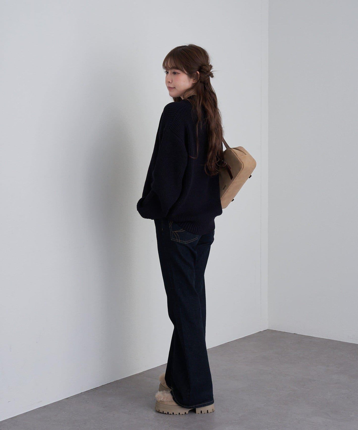 立領胸部刺繡針織衫