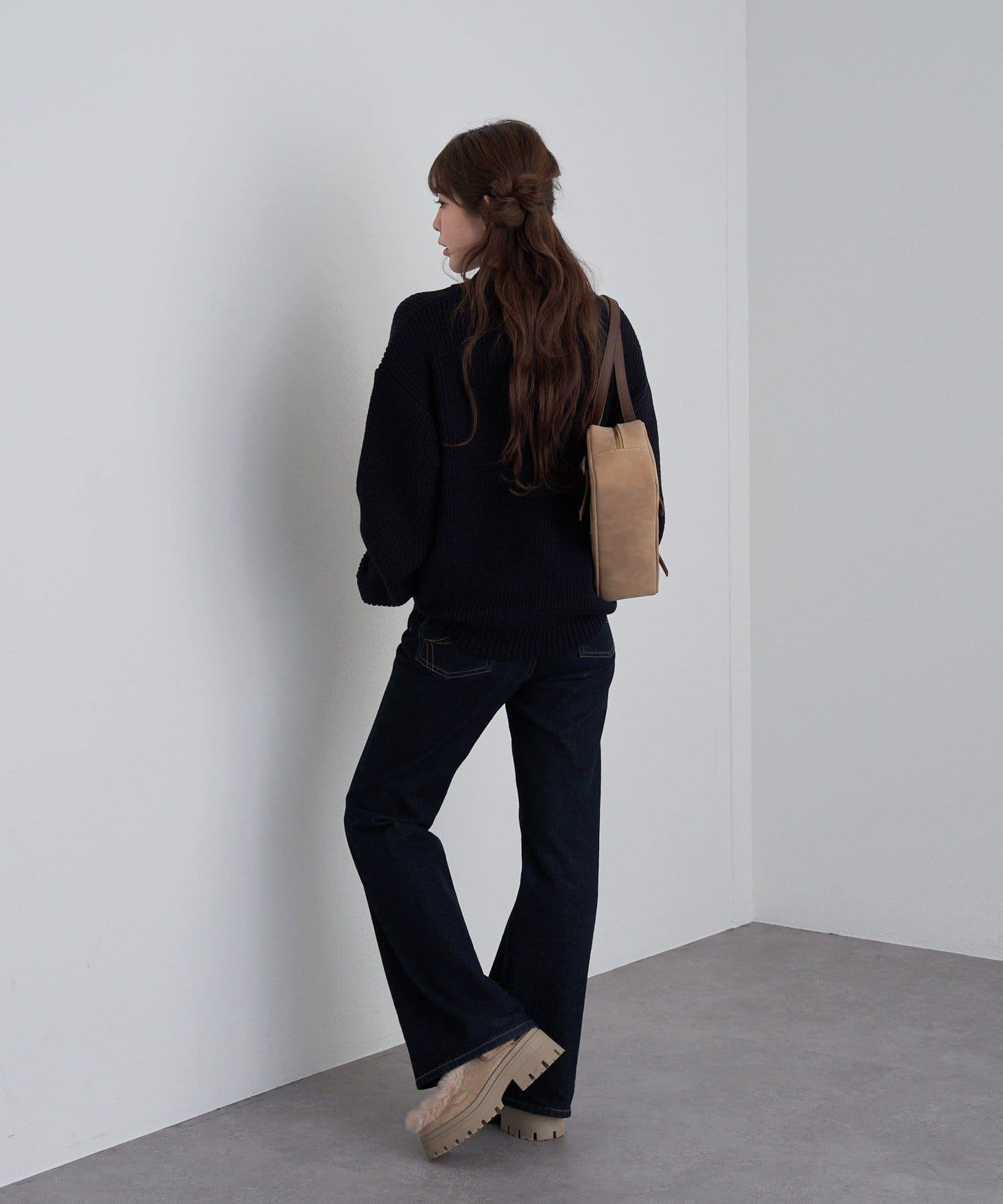 立領胸部刺繡針織衫