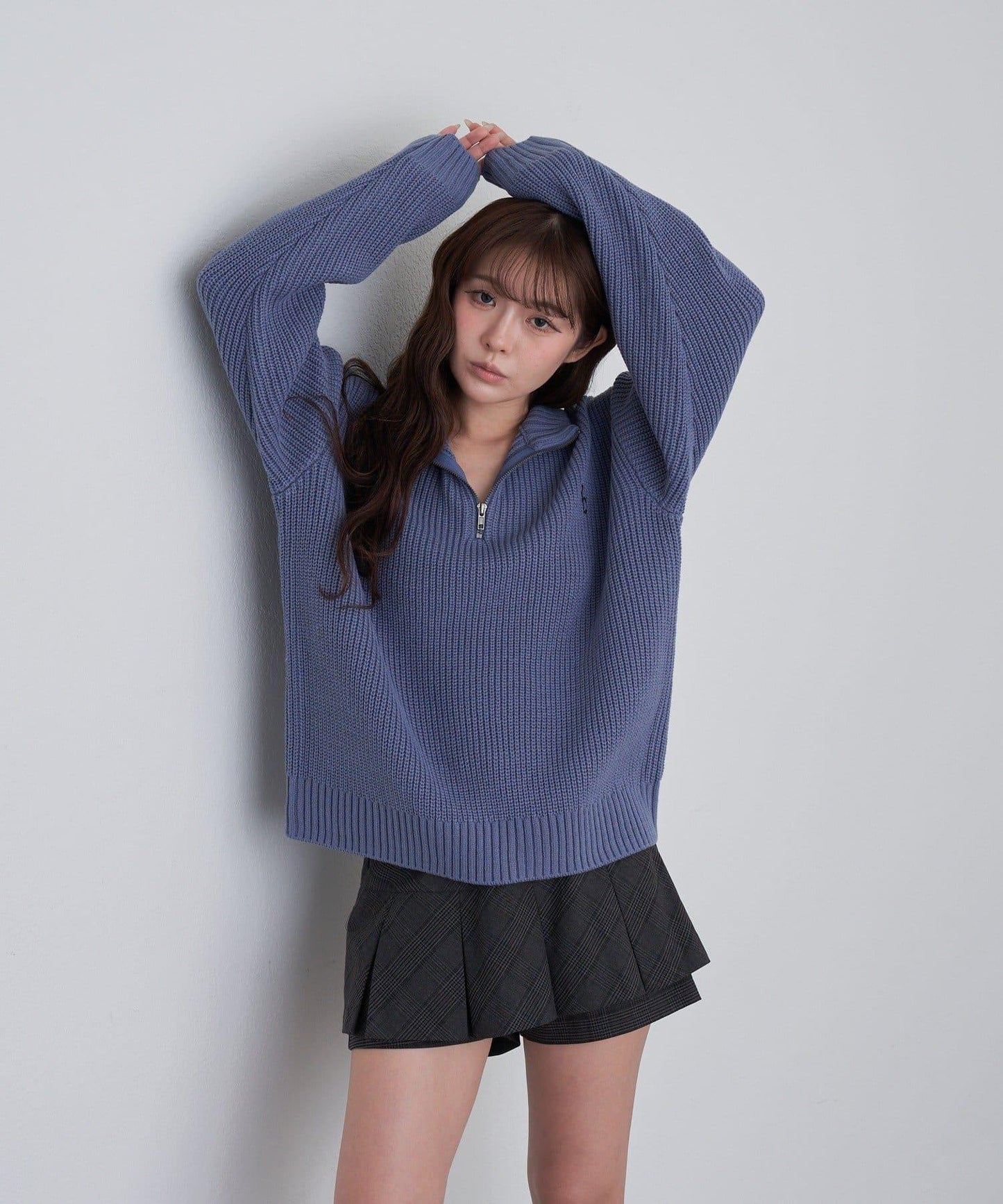 立領胸部刺繡針織衫