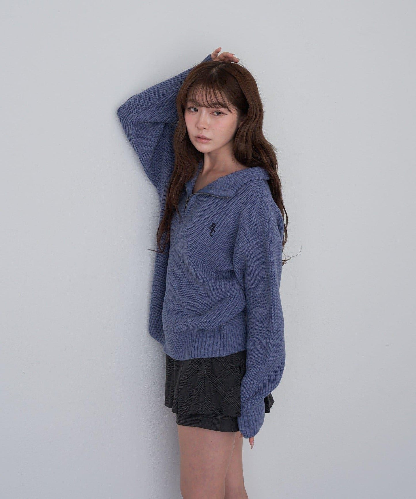 立領胸部刺繡針織衫