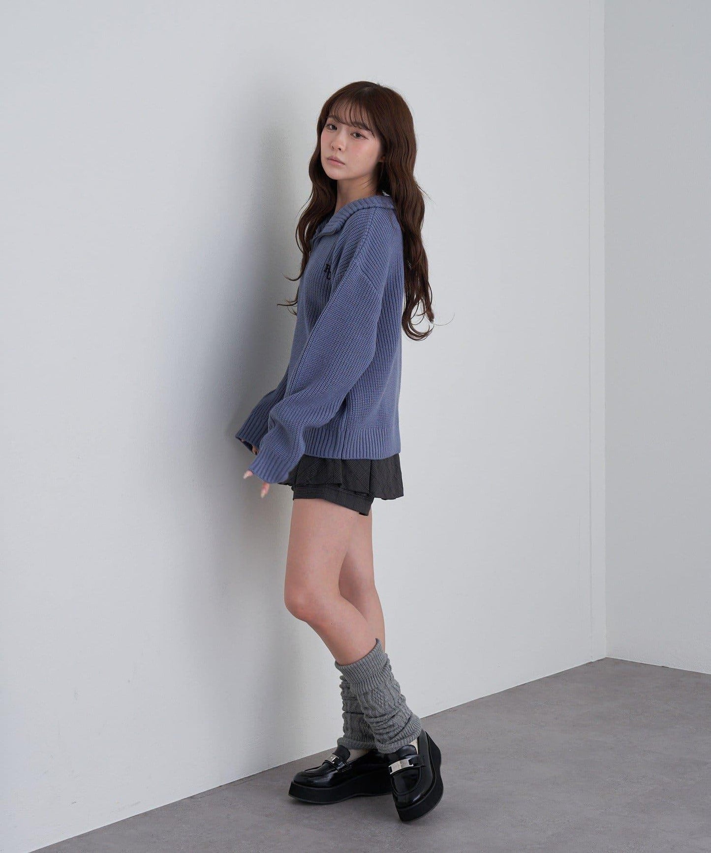 立領胸部刺繡針織衫