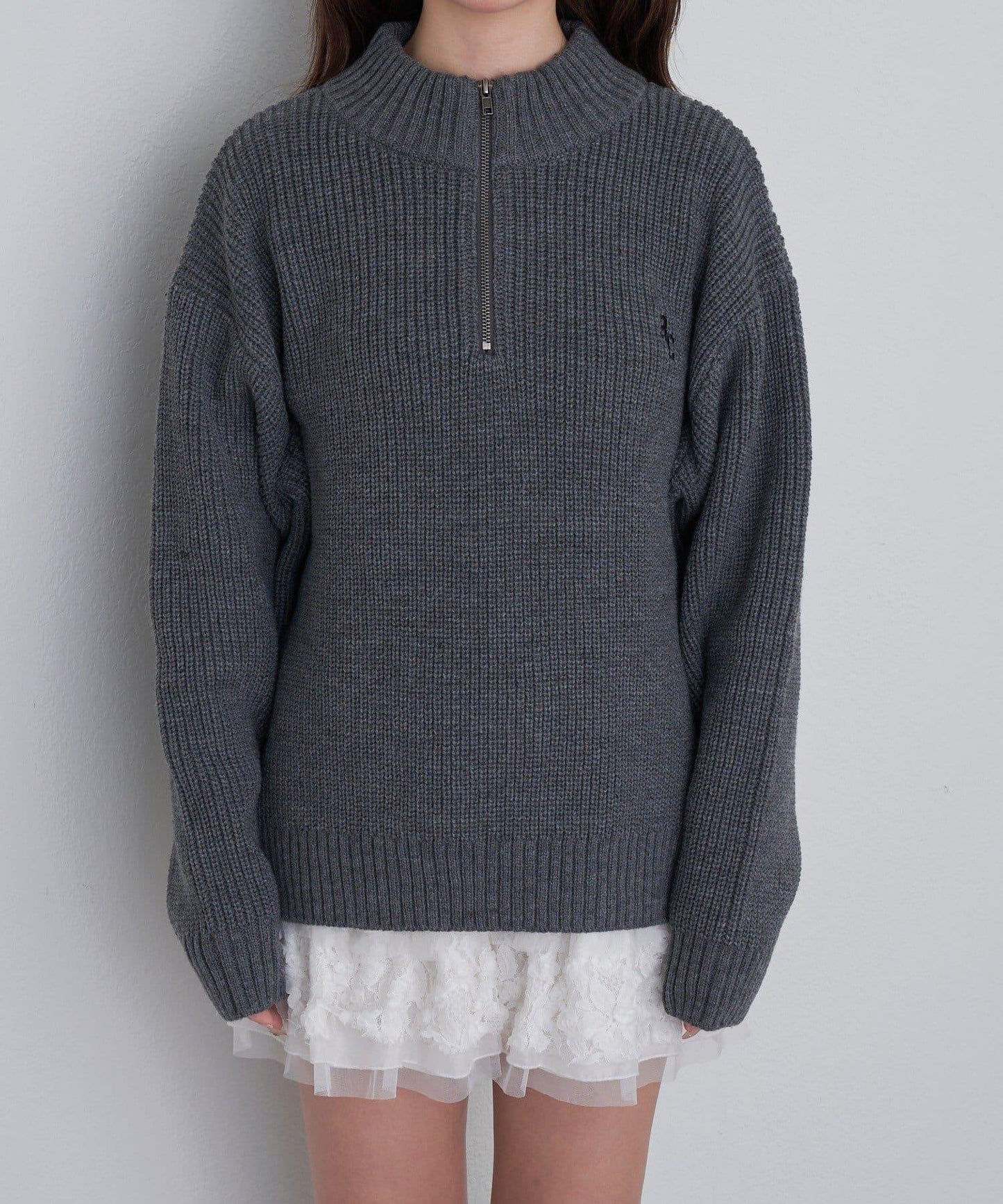 立領胸部刺繡針織衫