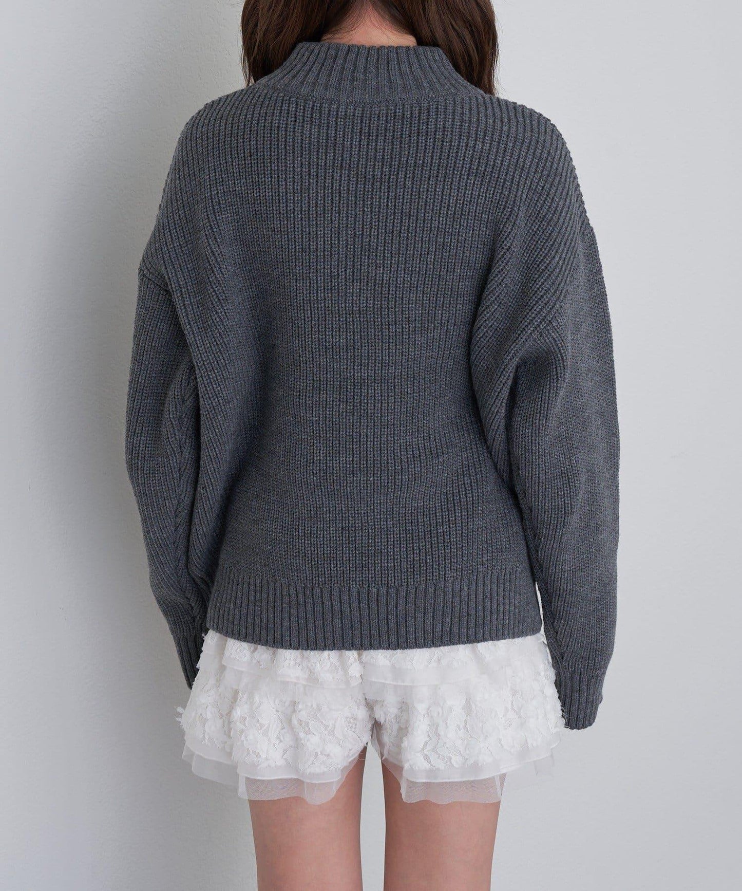 立領胸部刺繡針織衫