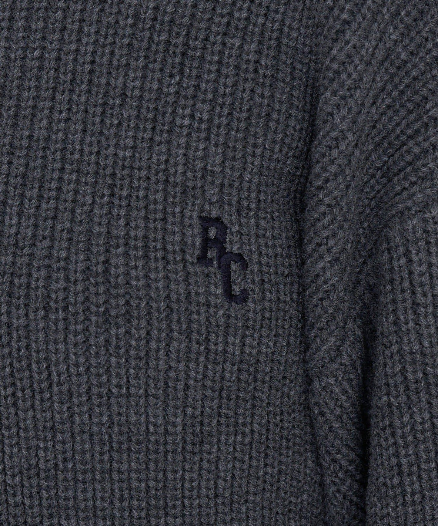 立領胸部刺繡針織衫