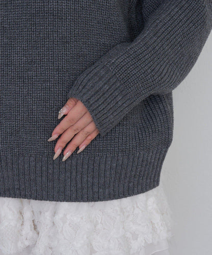 立領胸部刺繡針織衫