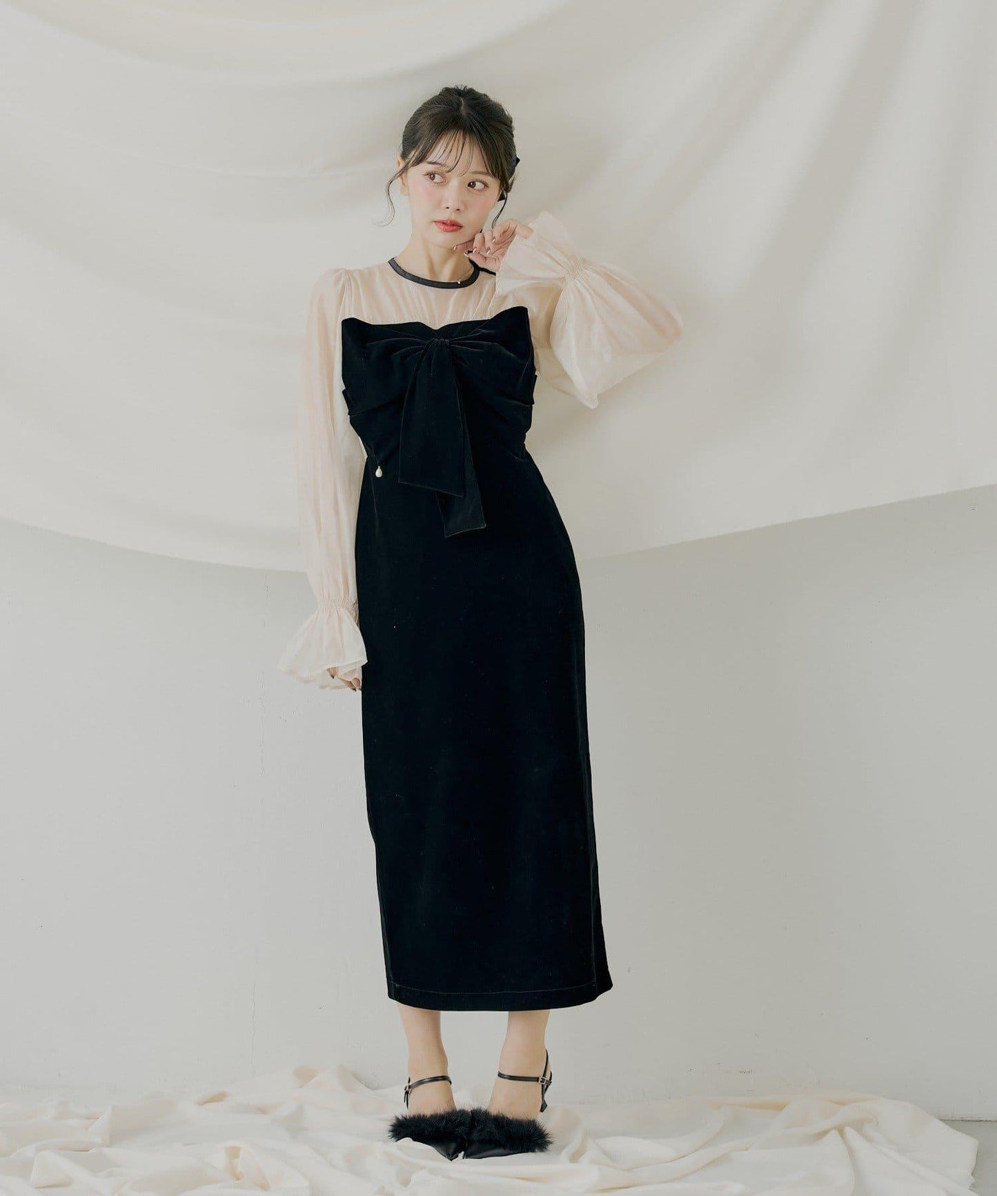 配色透視蝴蝶結天鵝絨連衣裙【SALON by Chico】