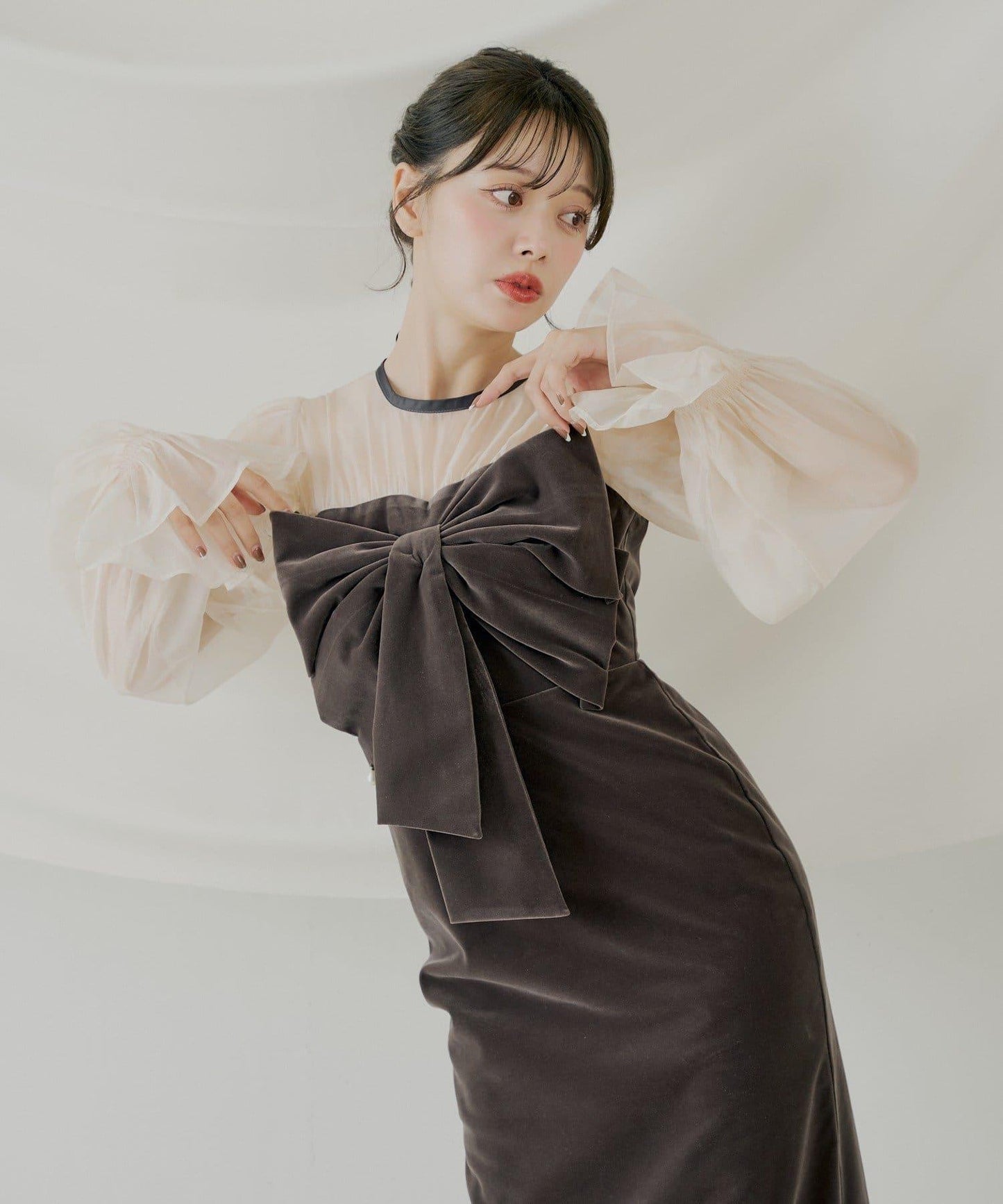 配色透視蝴蝶結天鵝絨連衣裙【SALON by Chico】