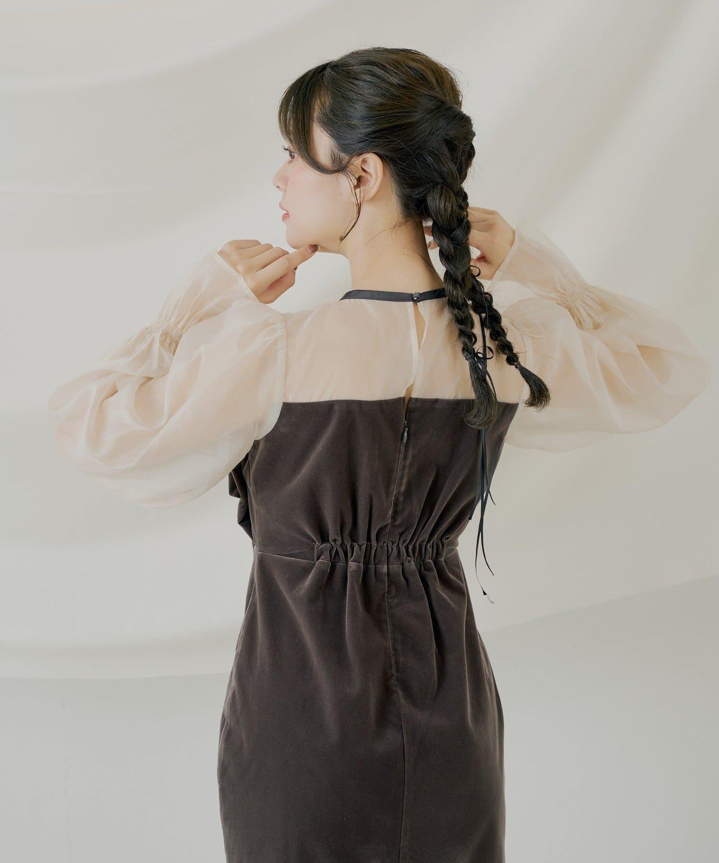 配色透視蝴蝶結天鵝絨連衣裙【SALON by Chico】