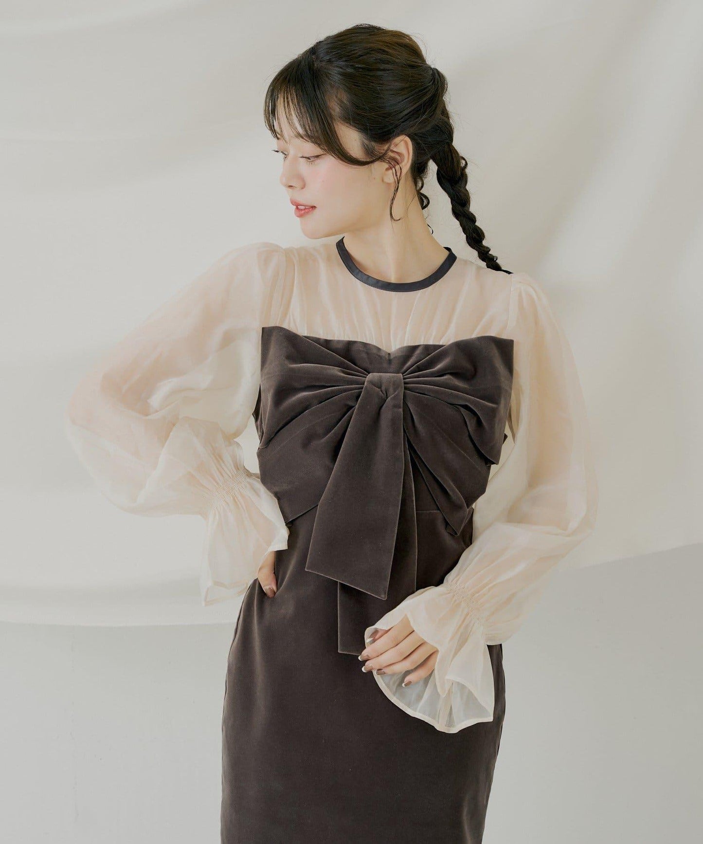 配色透視蝴蝶結天鵝絨連衣裙【SALON by Chico】