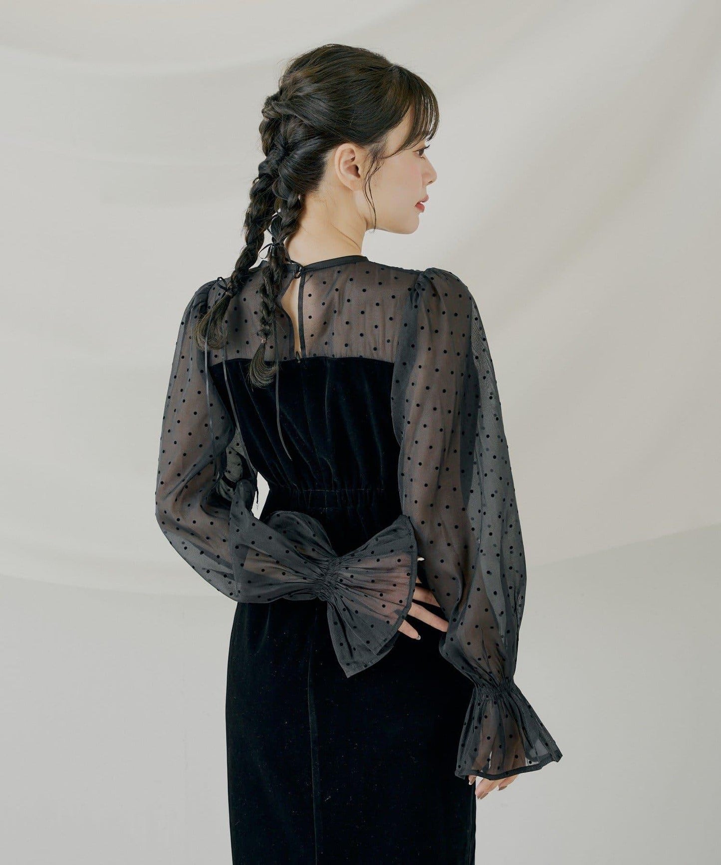 配色透視蝴蝶結天鵝絨連衣裙【SALON by Chico】