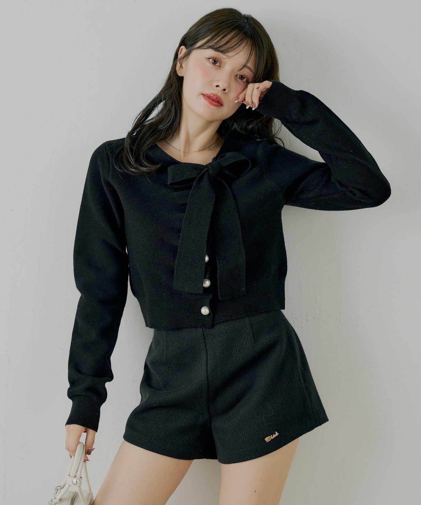 前繫帶珍珠荷葉邊上衣【SALON by Chico】