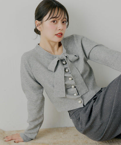 前繫帶珍珠荷葉邊上衣【SALON by Chico】