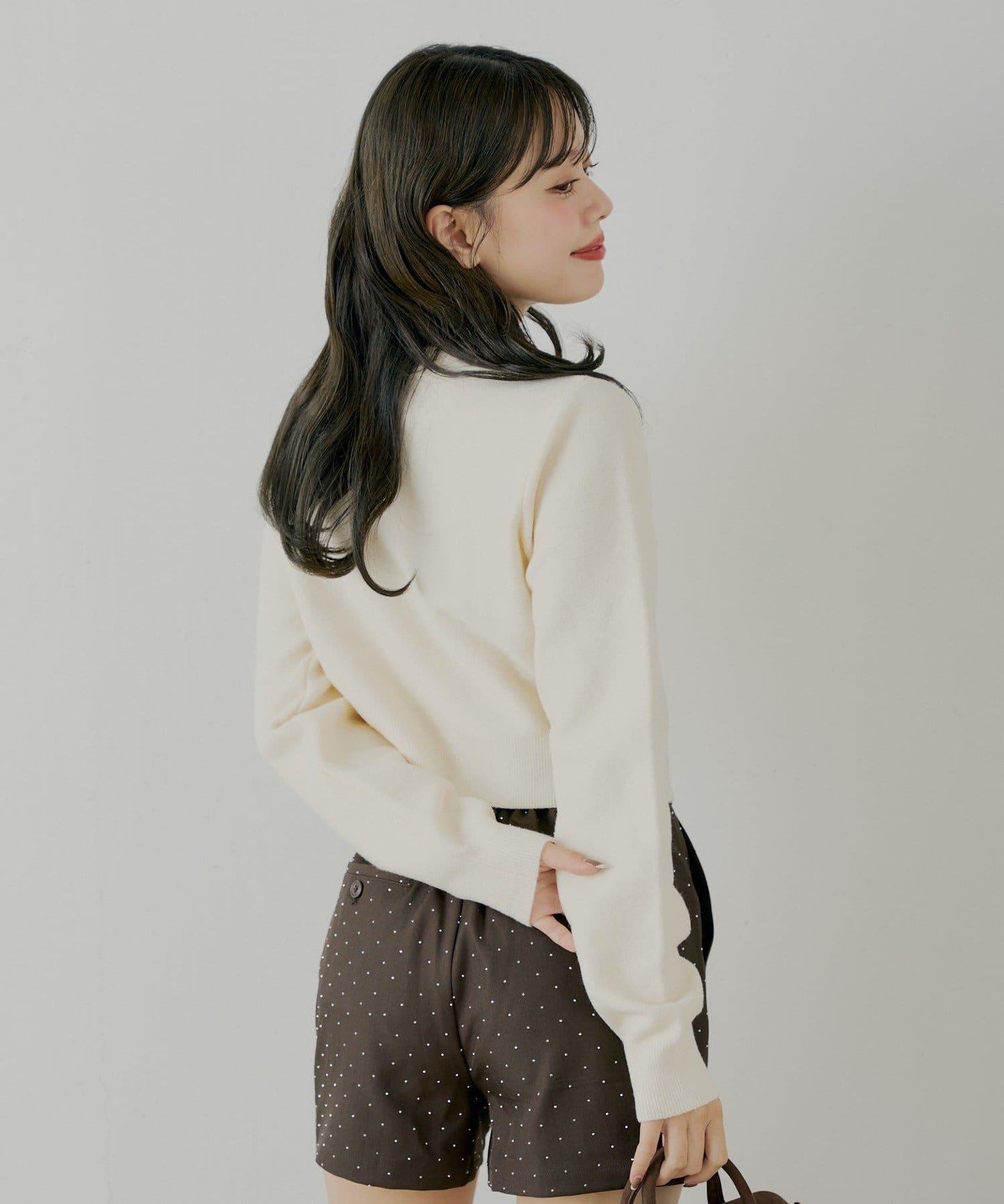 前繫帶珍珠荷葉邊上衣【SALON by Chico】