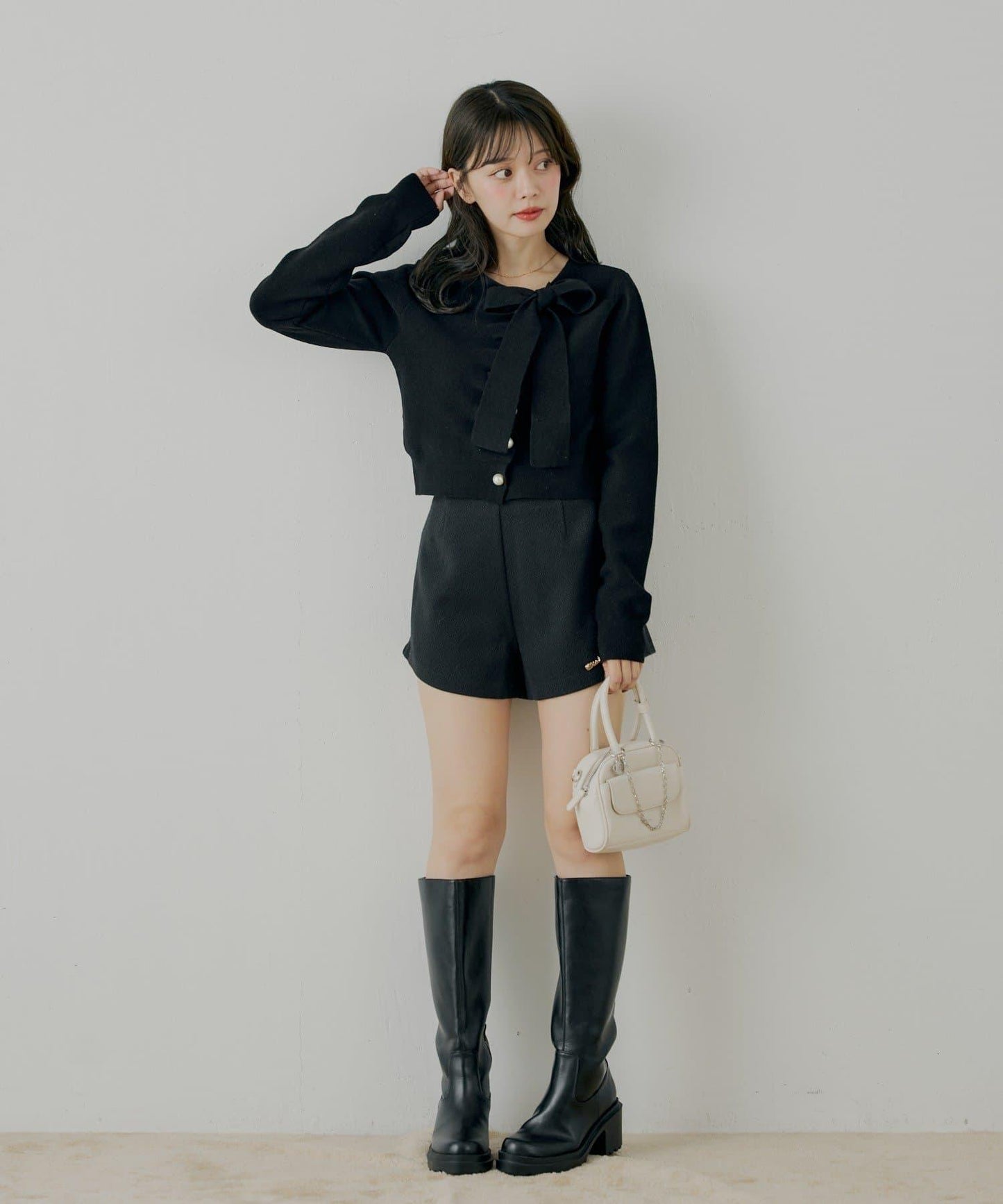 前繫帶珍珠荷葉邊上衣【SALON by Chico】