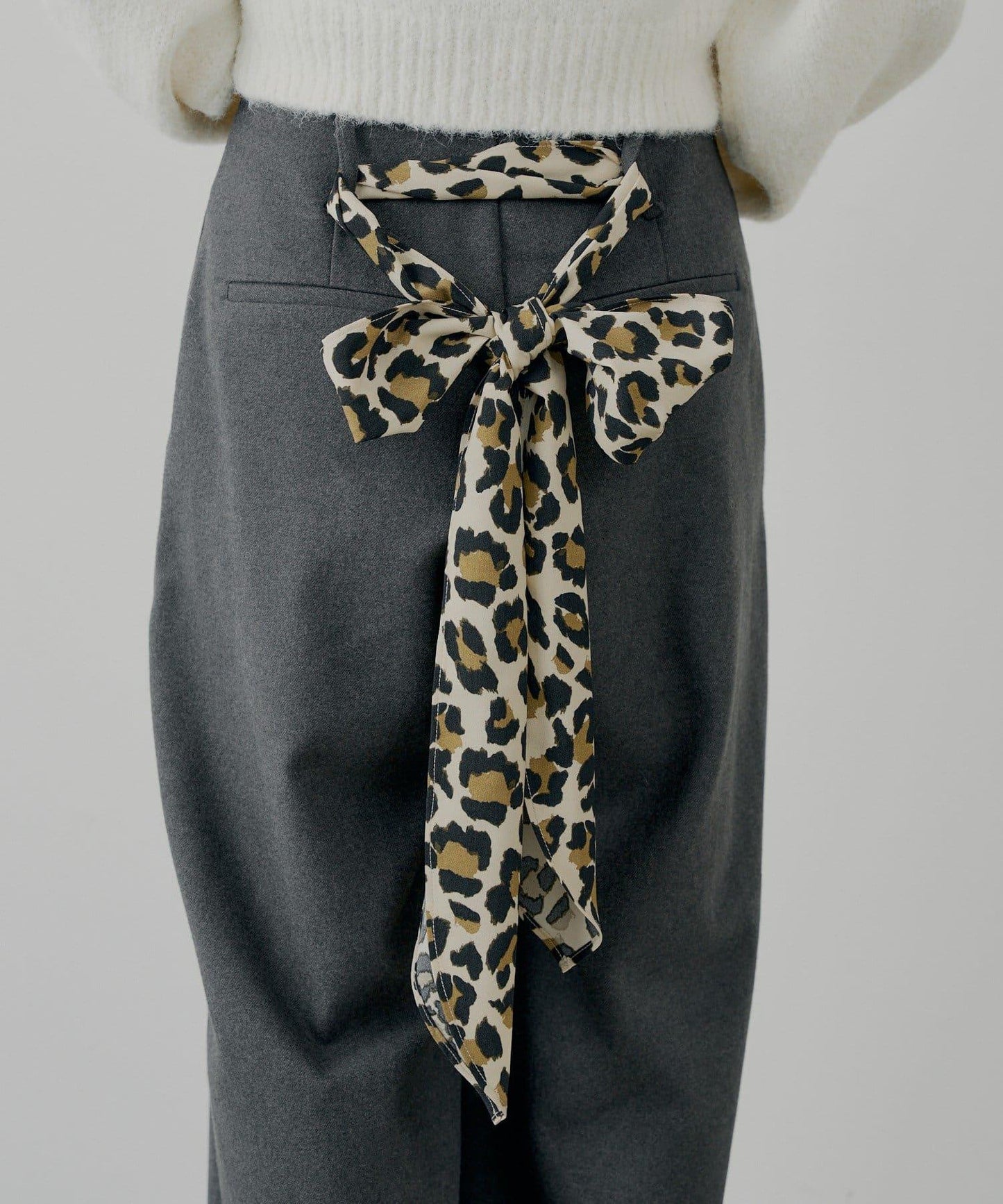 【SALON by Chico】附絲巾腰帶雙褶羊毛休閒褲