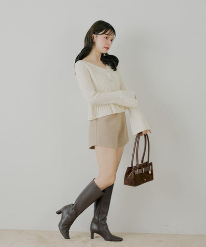 金色紐扣荷葉邊花紋針織衫【SALON by Chico】