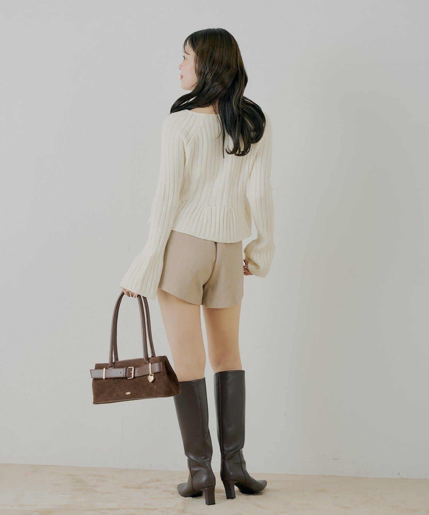 金色紐扣荷葉邊花紋針織衫【SALON by Chico】