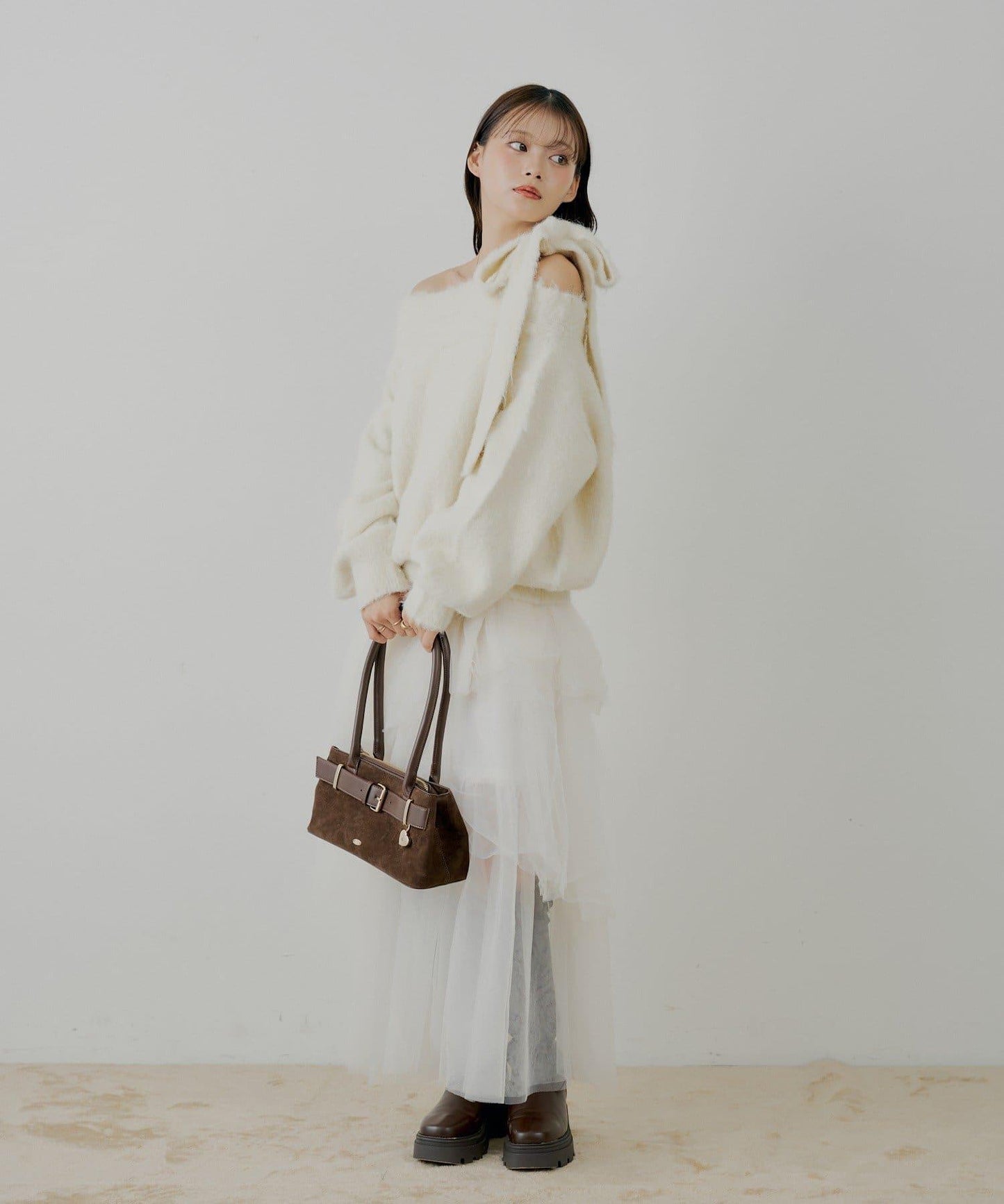 肩帶蝴蝶結露肩開衩一字領針織衫