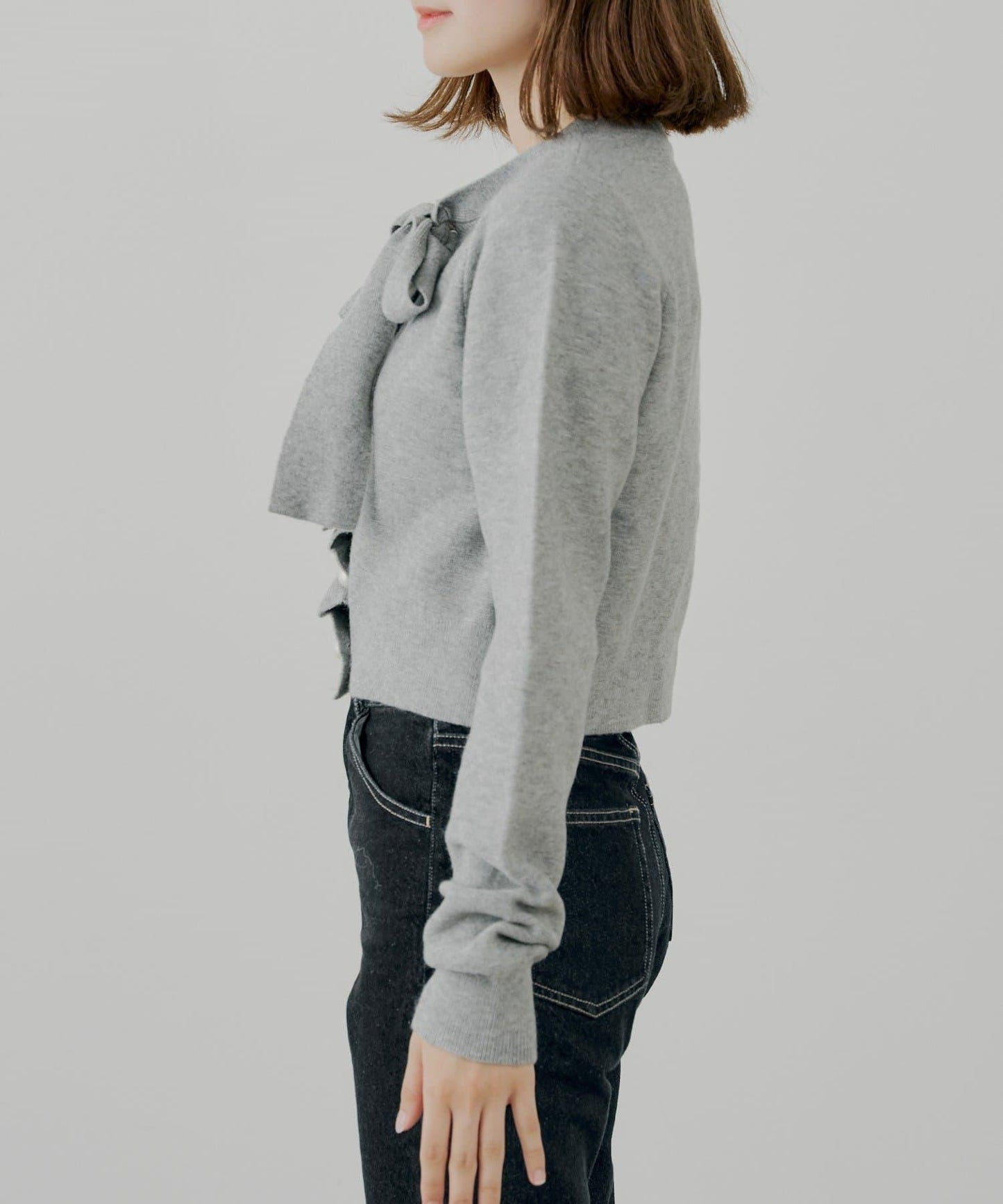 前繫帶珍珠荷葉邊上衣【SALON by Chico】