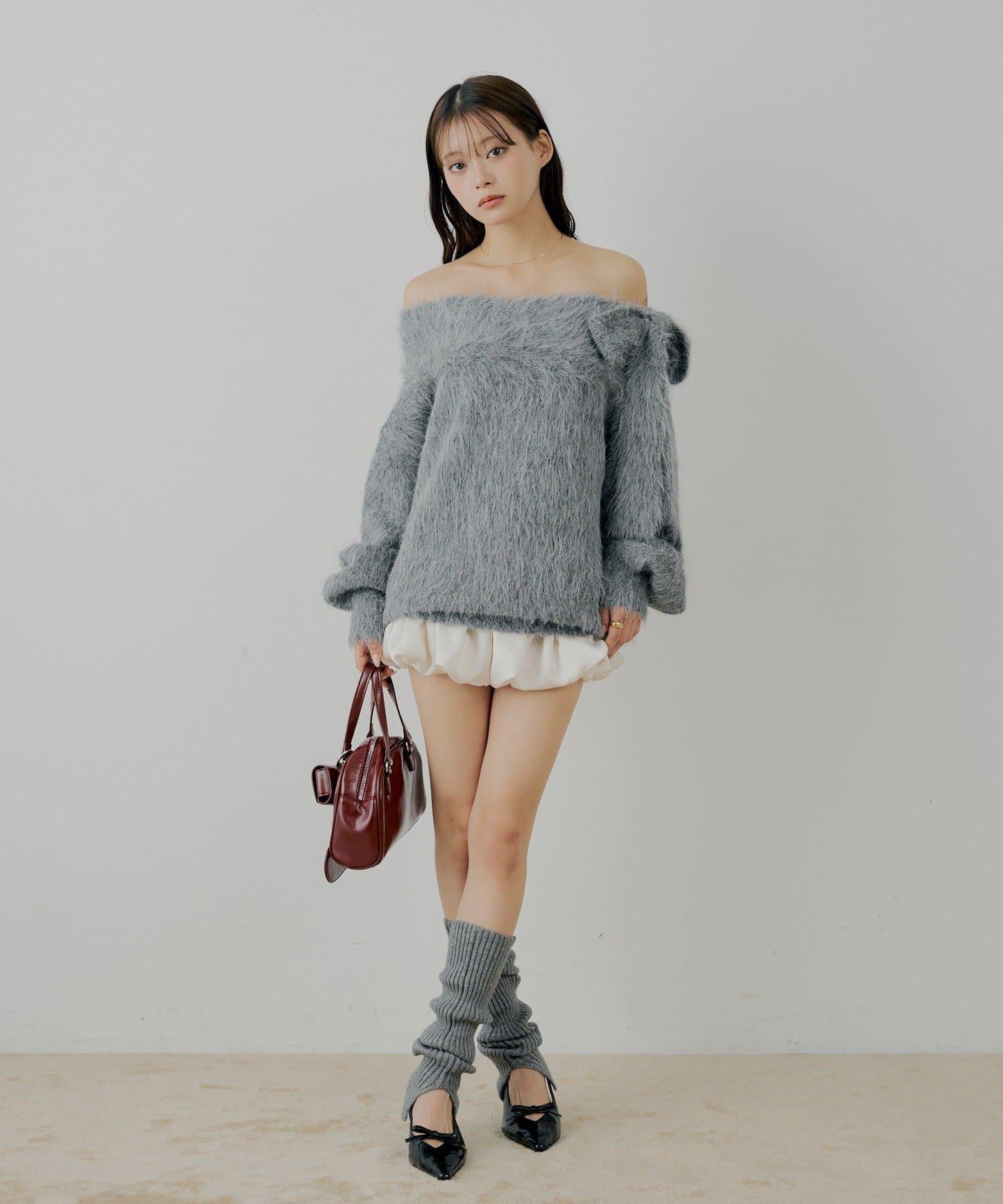 肩帶蝴蝶結露肩開衩一字領針織衫