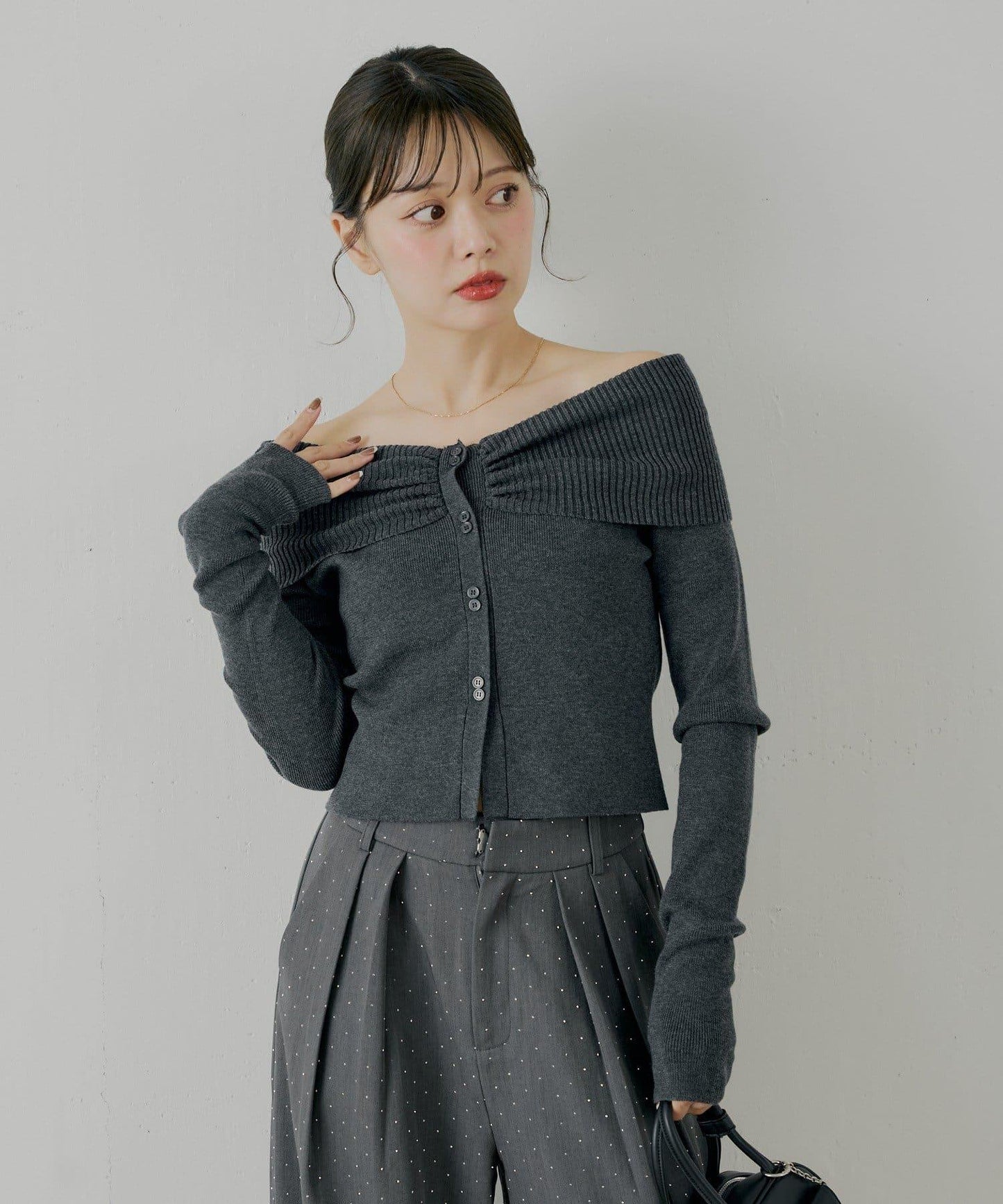 前扣露肩針織衫