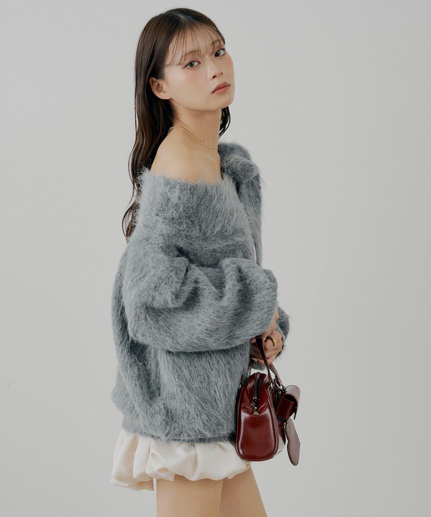 肩帶蝴蝶結露肩開衩一字領針織衫