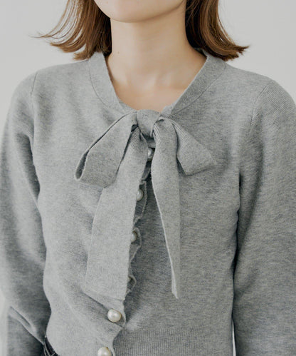 前繫帶珍珠荷葉邊上衣【SALON by Chico】