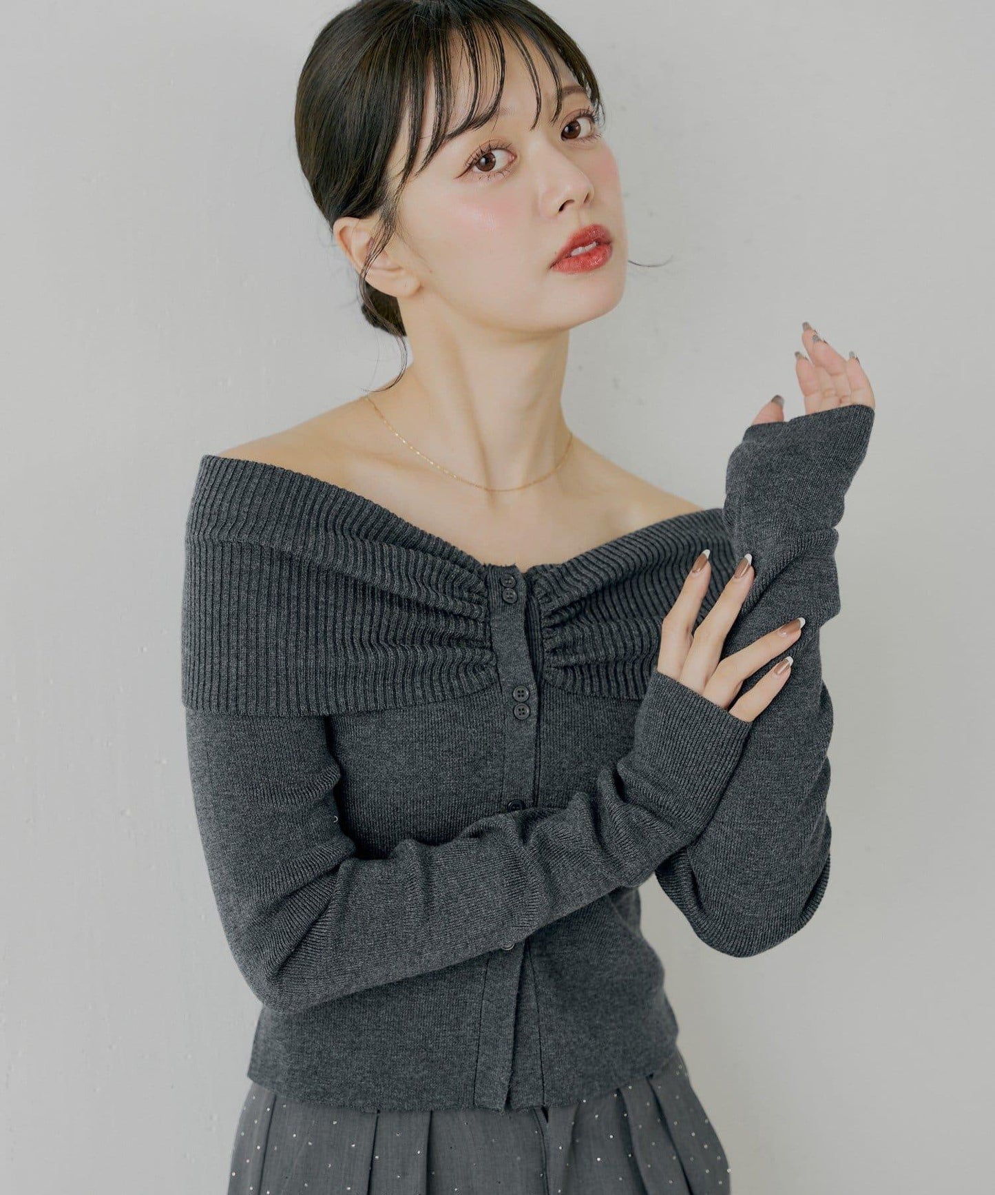 前扣露肩針織衫