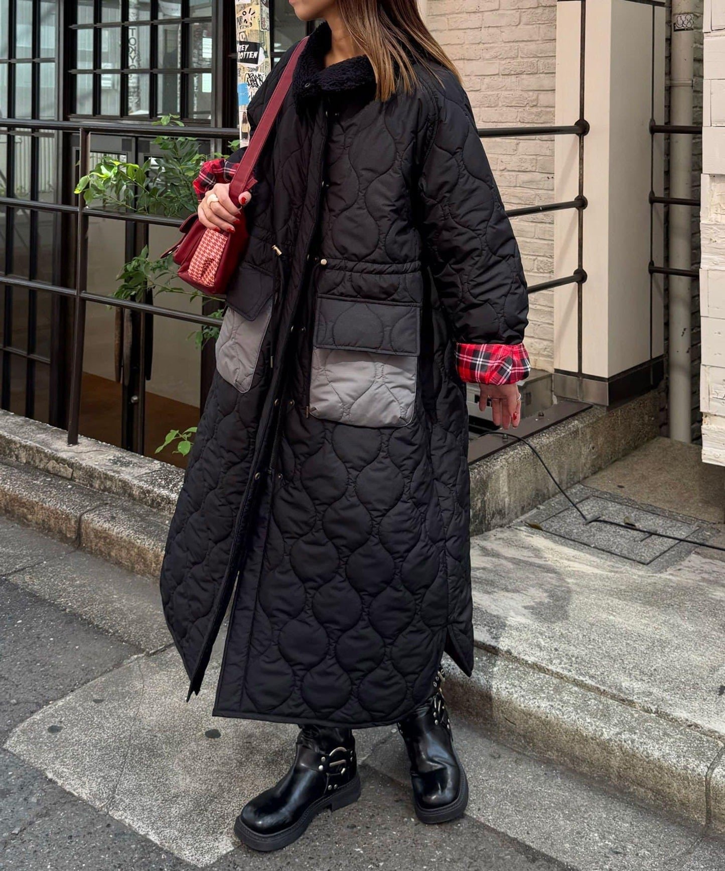 拼色翻領羊羔絨長款夾棉外套