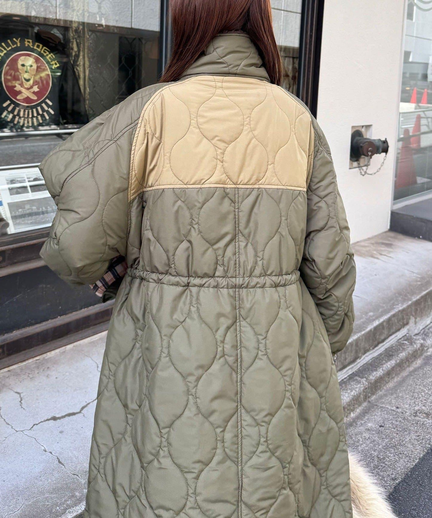 拼色翻領羊羔絨長款夾棉外套