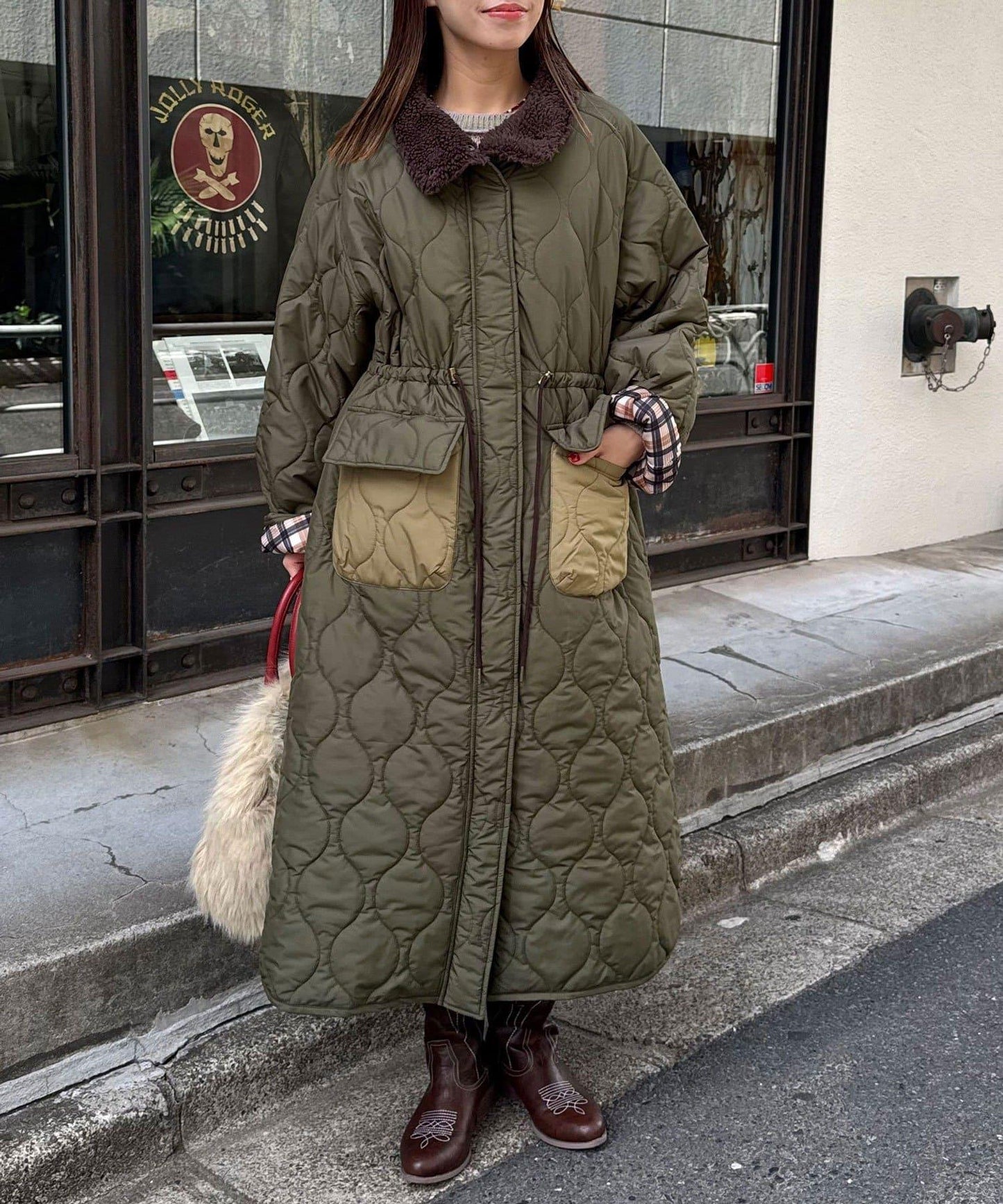 拼色翻領羊羔絨長款夾棉外套