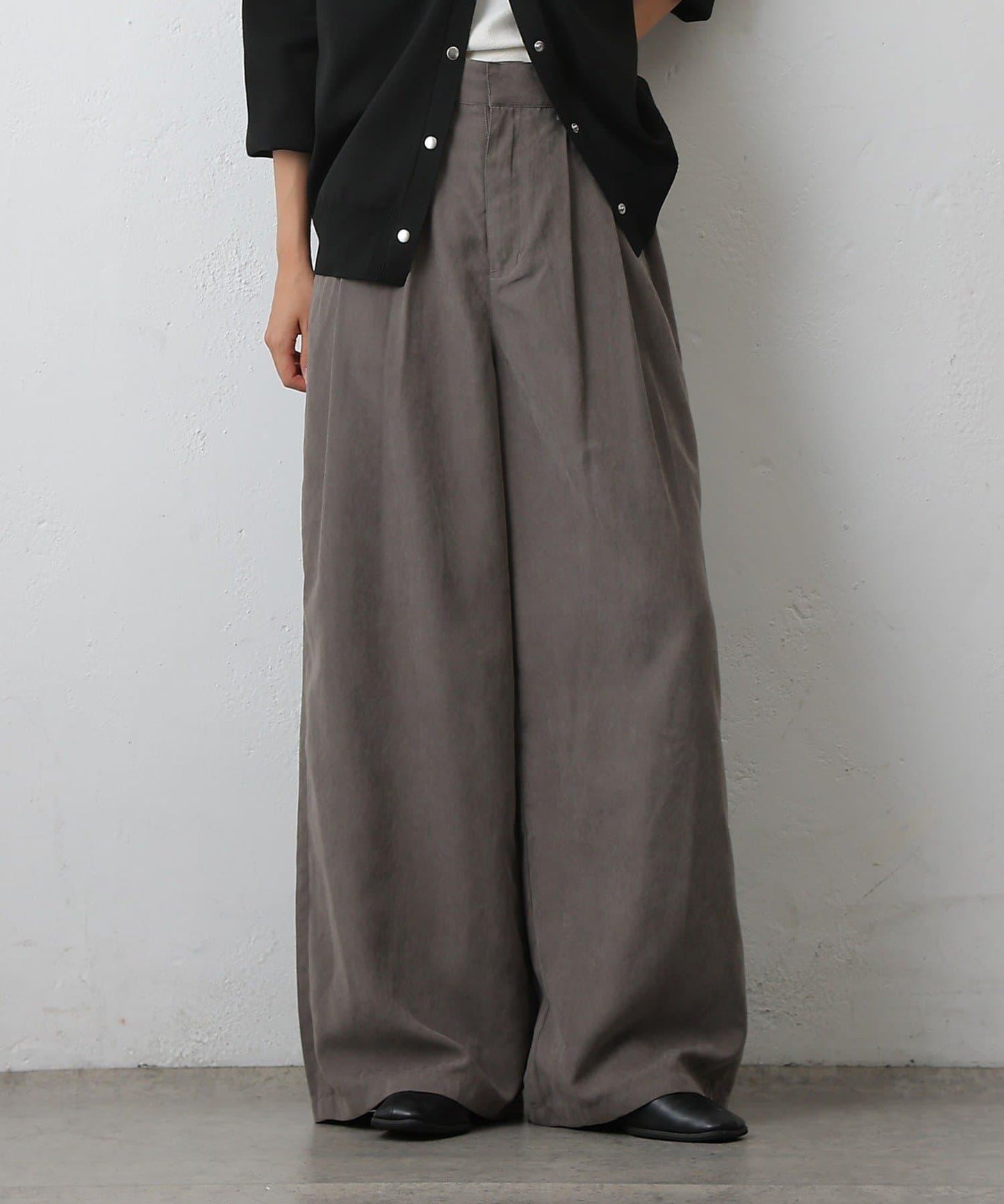 桃皮絨雙褶寬腿褲