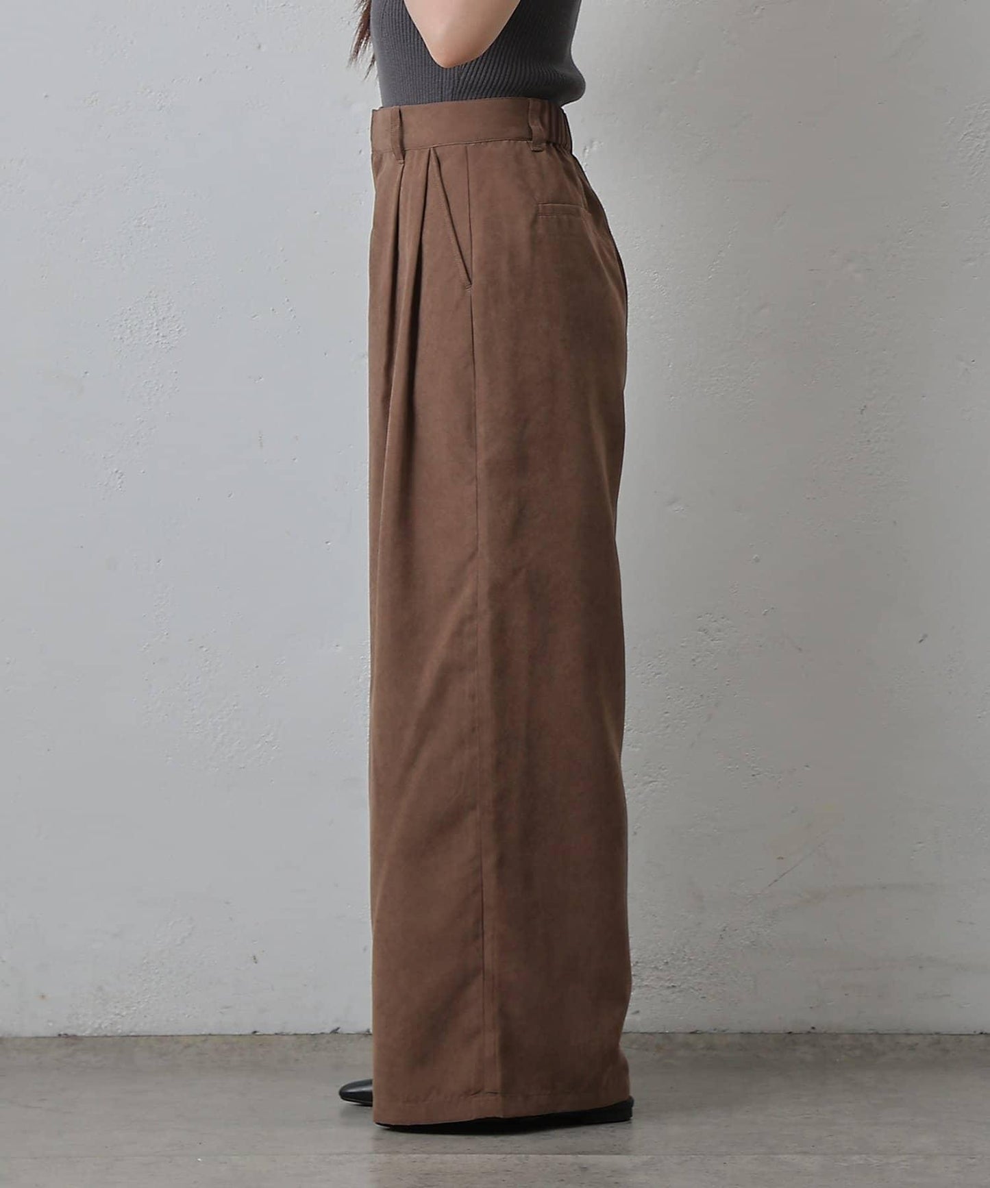桃皮絨雙褶寬腿褲