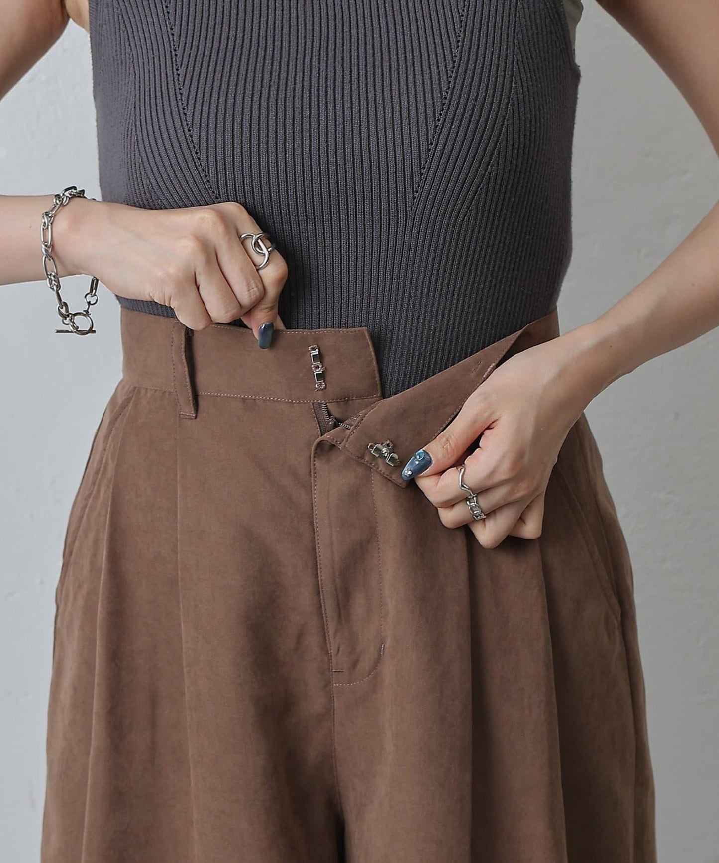 桃皮絨雙褶寬腿褲