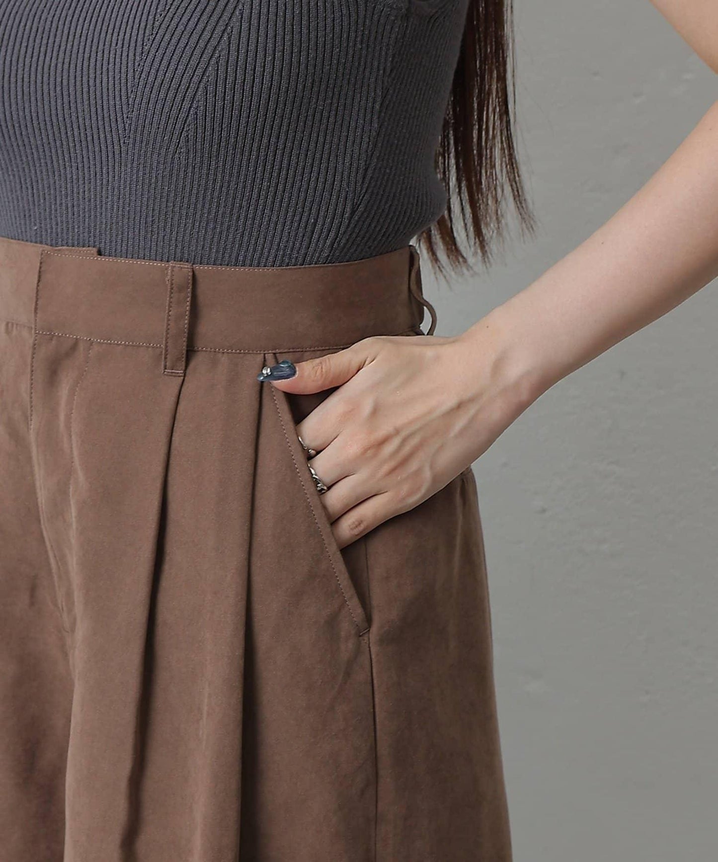 桃皮絨雙褶寬腿褲