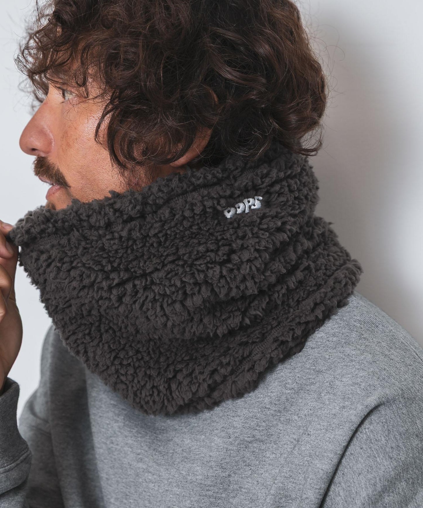 OOPS 羊羔絨脖套