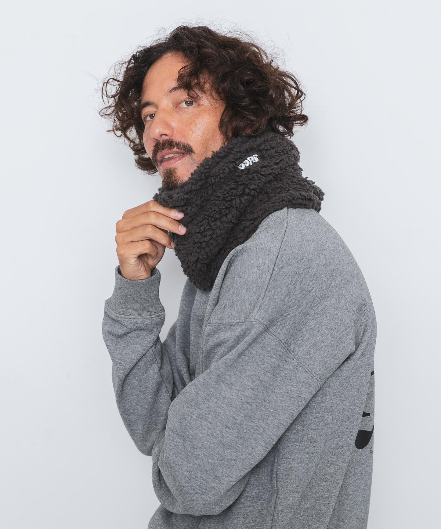 OOPS 羊羔絨脖套