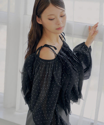 【Chico】荷葉邊一字肩襯衫