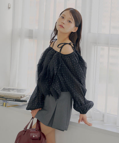 【Chico】荷葉邊一字肩襯衫