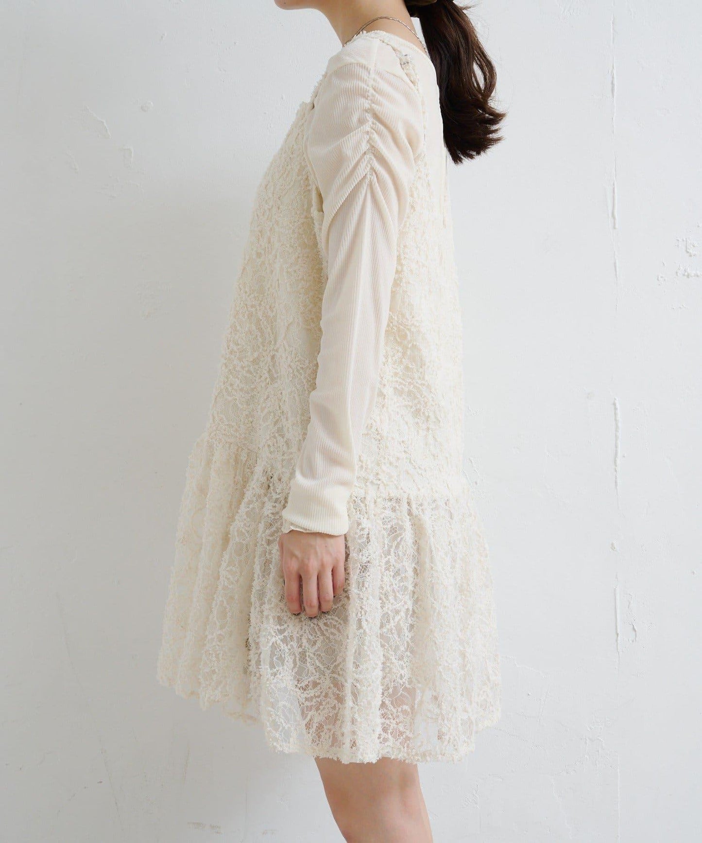 羽毛感蕾絲長款上衣