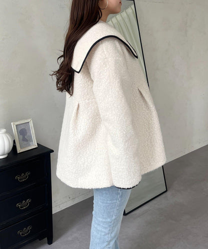 內襯絎縫大翻領滾邊荷葉擺羊羔絨短外套