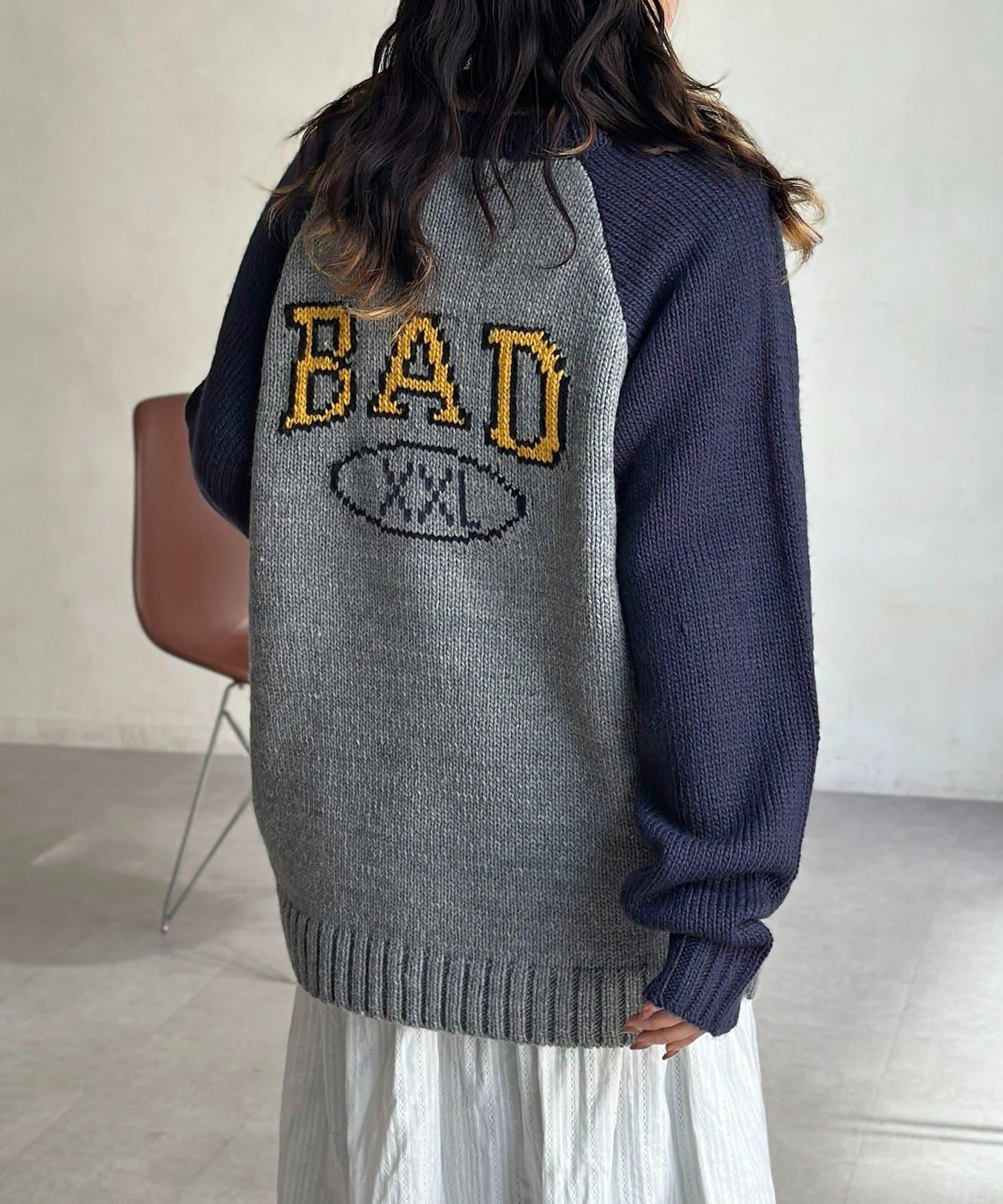 學院風標誌拼色針織衫