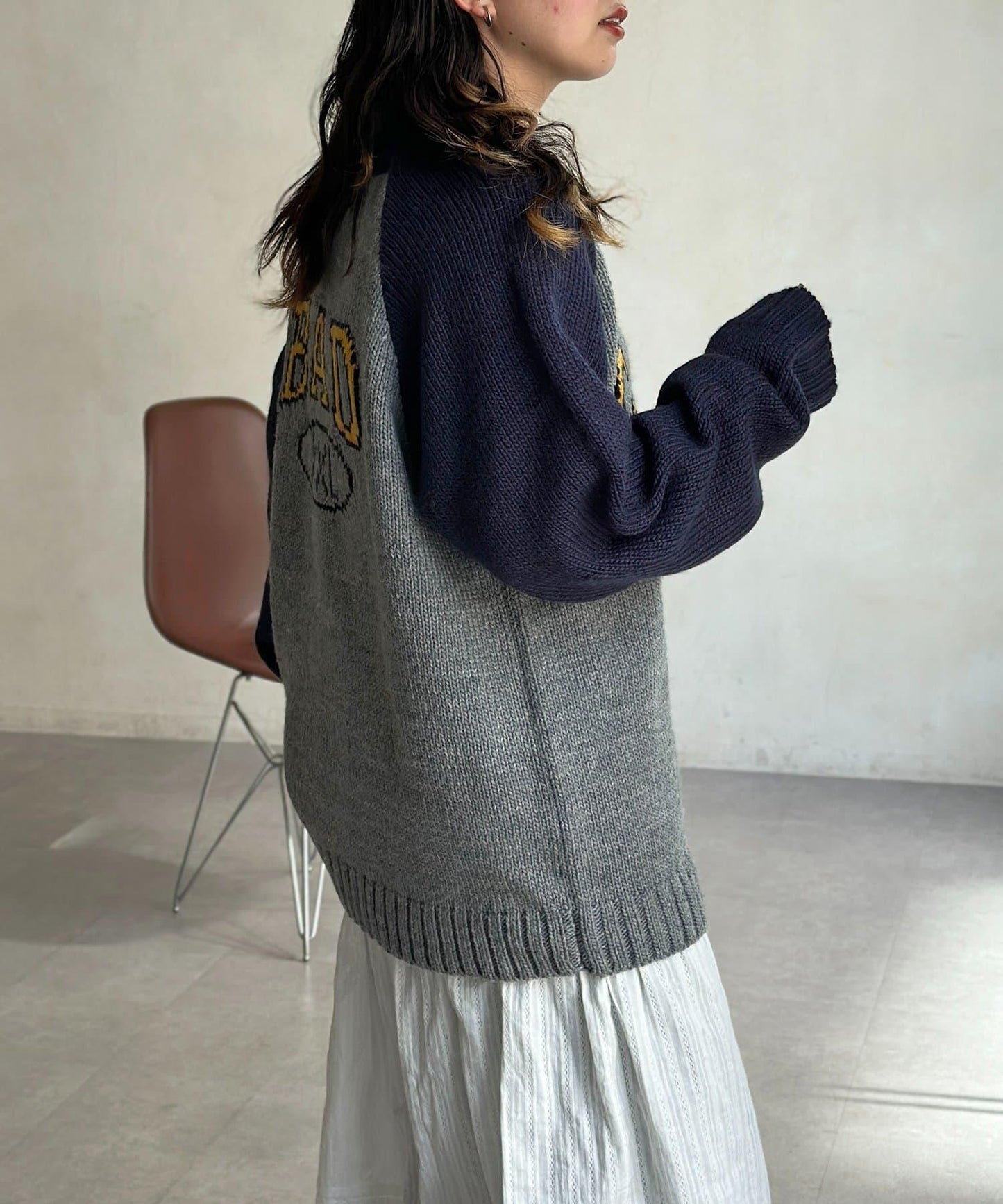 學院風標誌拼色針織衫