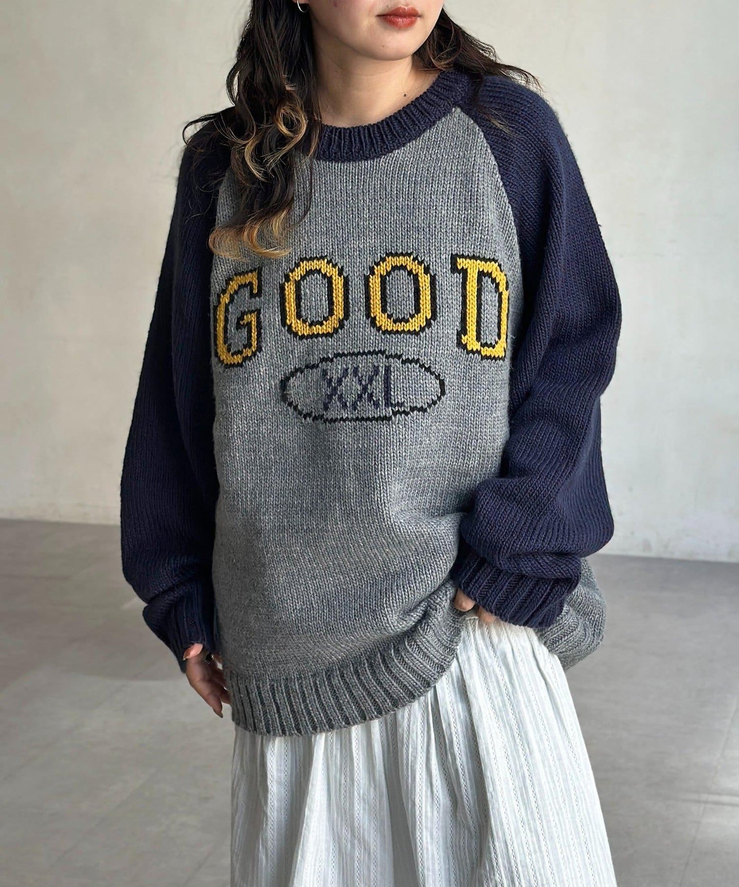 學院風標誌拼色針織衫