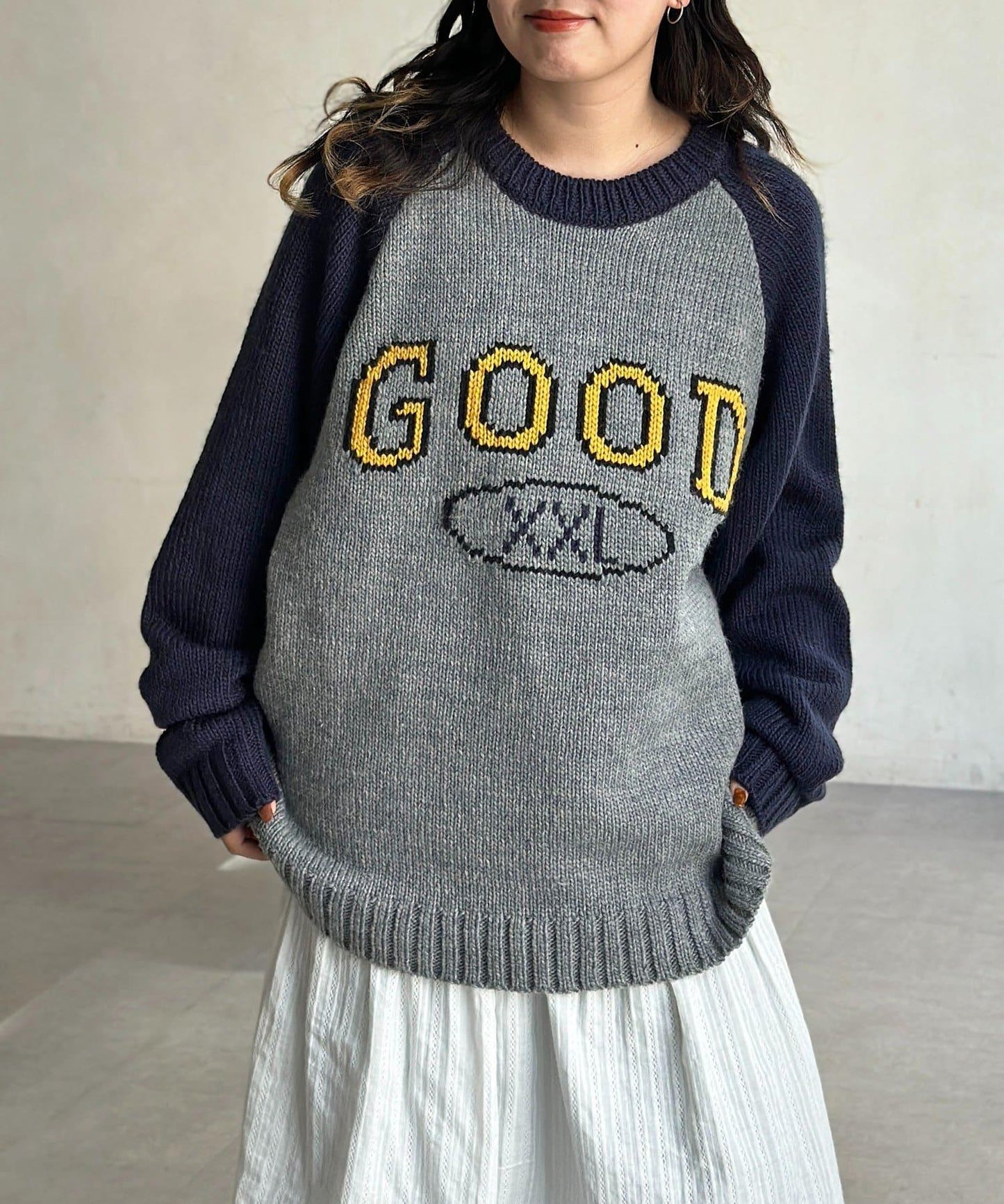 學院風標誌拼色針織衫