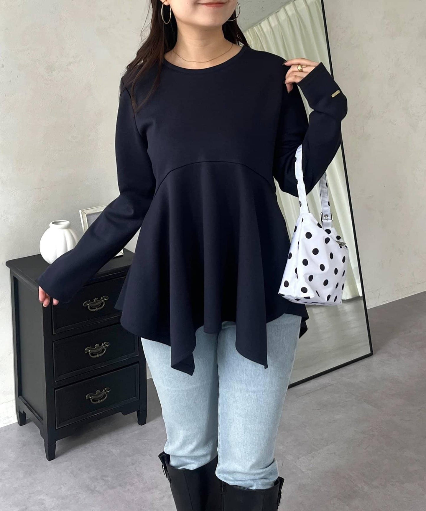 不規則下襬弧形荷葉邊長袖T恤