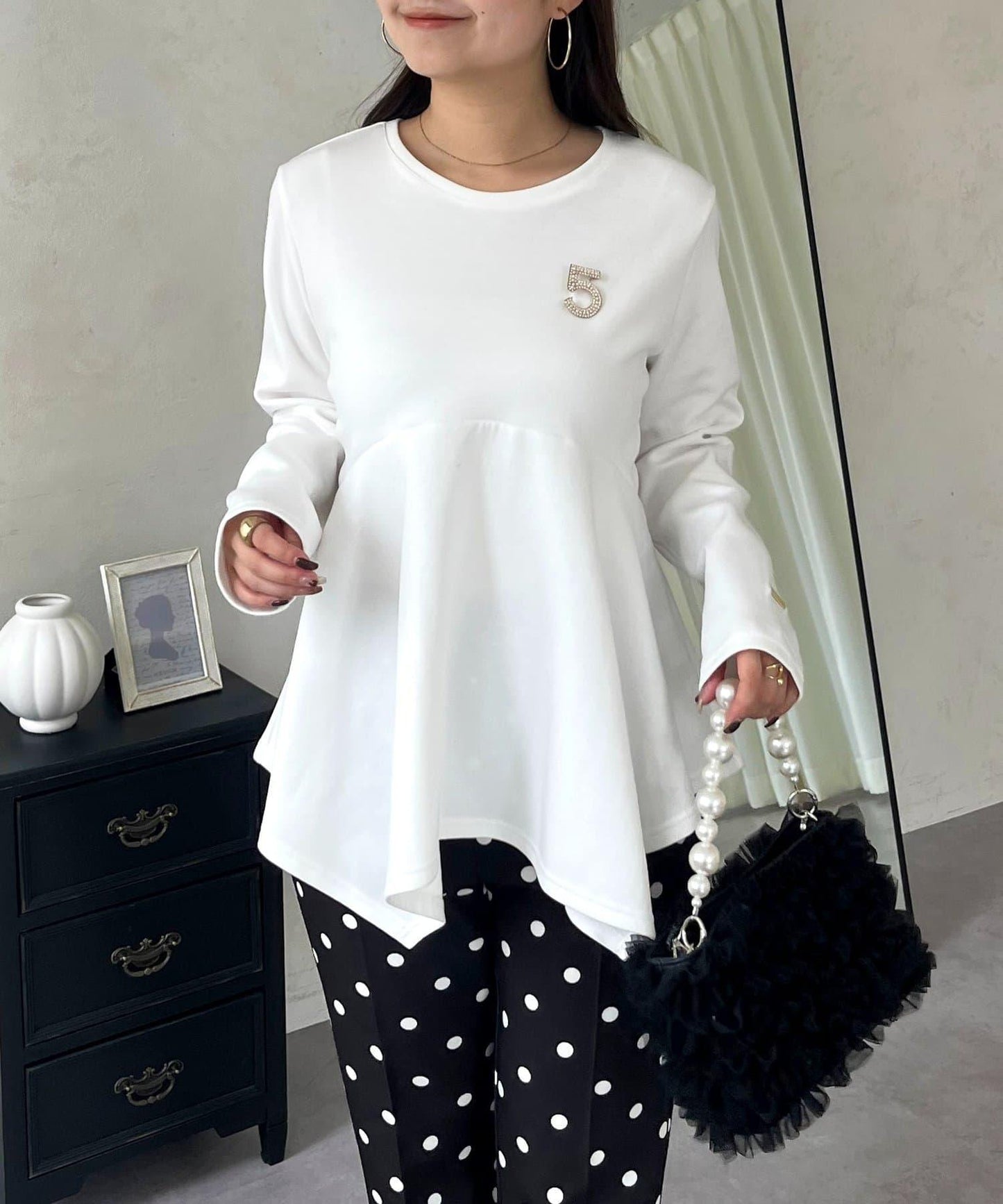 不規則下襬弧形荷葉邊長袖T恤