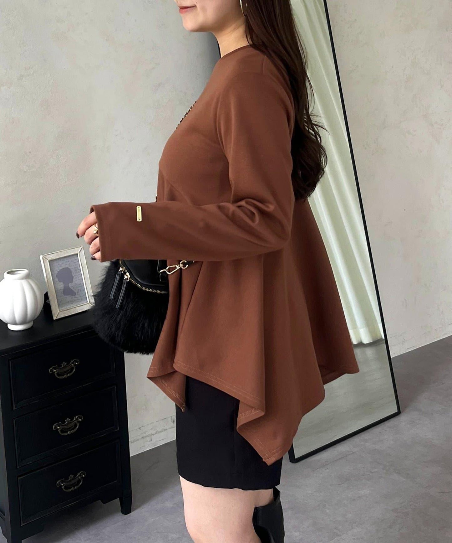 不規則下襬弧形荷葉邊長袖T恤