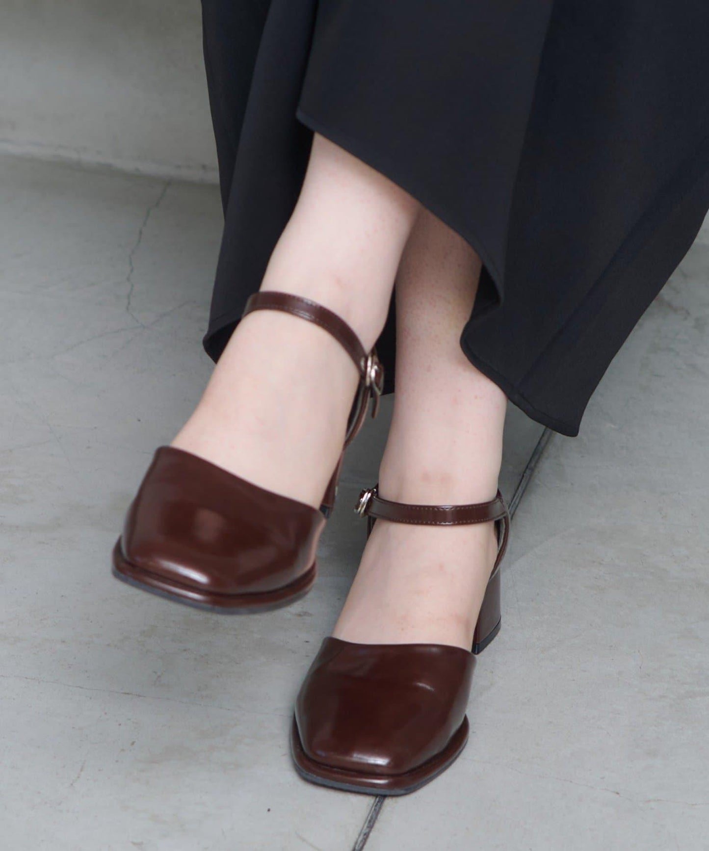 方頭帶扣高跟鞋